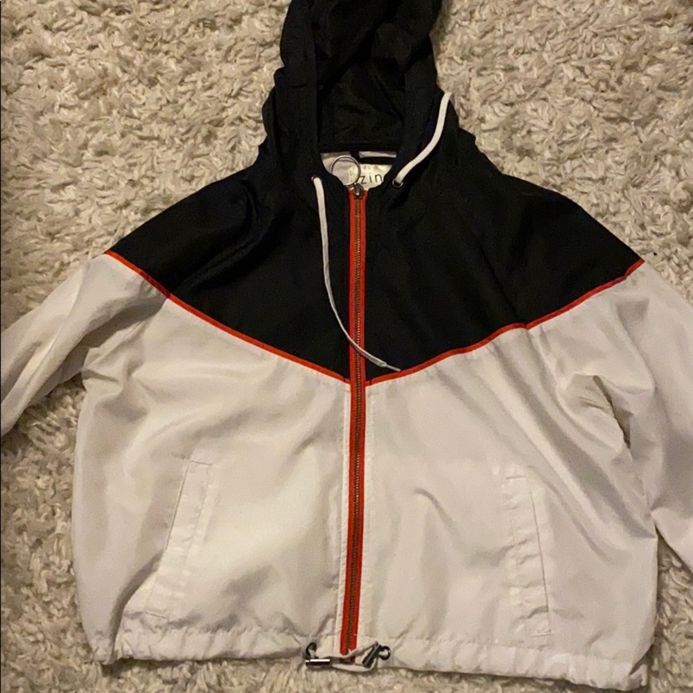 Lightly worn windbreaker!!! Super cute